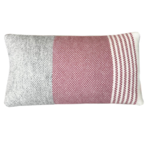 Malagoon kussen Festivity - mist roze - 35x60cm 100% wol