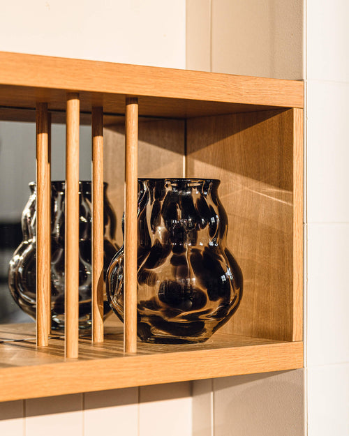 noo.ma Dam Vase handgeblazen glas - zwart met witte stippen