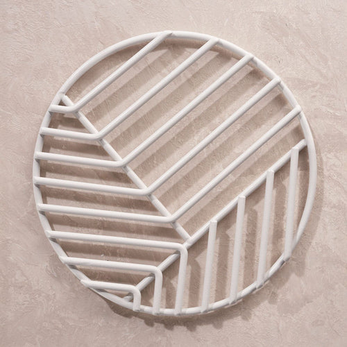 Lisomme Riv metalen pannen onderzetter lichtgrijs - Ø 19 cm - vtwonen shop