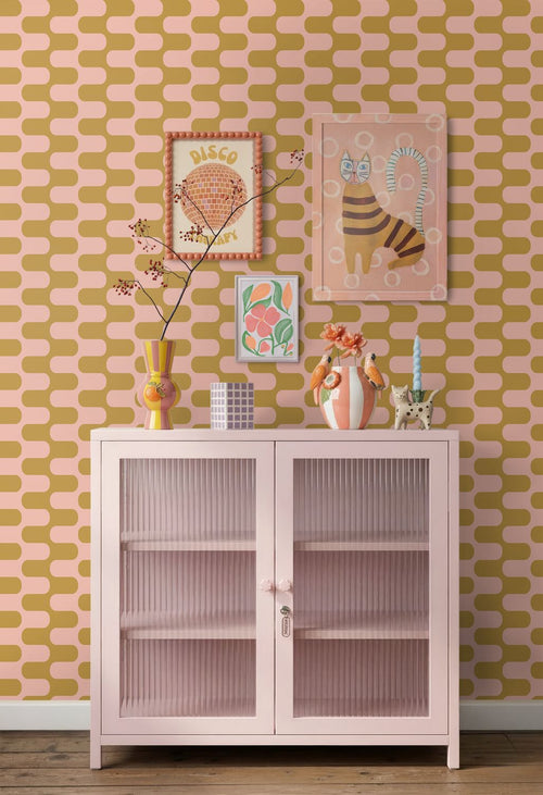 ESTAhome behang golvende lijnen okergeel en roze - 50 x 900 cm - 132145