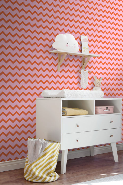 ESTAhome behang zigzag motief oranje en roze - 50 x 900 cm - 131486