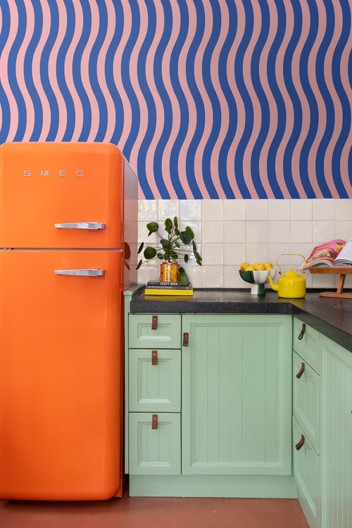 ESTAhome behang golvende strepen blauw en roze - 50 x 900 cm - 131608 - vtwonen shop