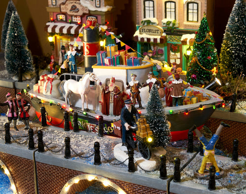 LuVille Sinterklaas Miniatuur Pakjesboot met LED Verlichting - L33 x B18 x H19 cm - Meerkleurig