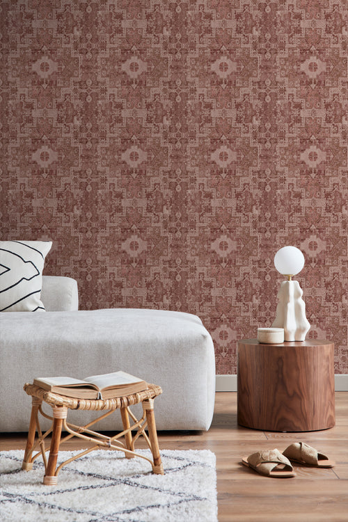 ESTAhome behang oosters kelim tapijt donker terracotta roze - 50 x 900 cm - 131364 - vtwonen shop