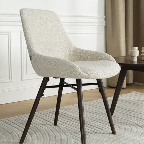 Nolon Nena-Isa Eetkamerstoel Bouclé Beige - Stof - Walnoot Poten - vtwonen shop
