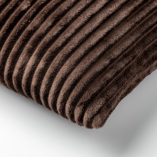 MART - sierkussen 45x45 cm - zacht ribfluweel - corduroy - Chocolate Martini - bruin