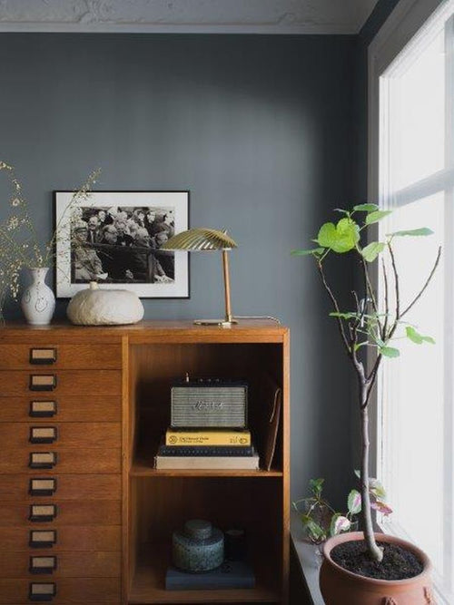 Borastapeter behang effen vergrijsd donker blauw - 53 cm x 10.05 m - 660661 - vtwonen shop