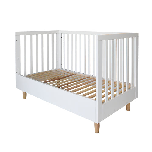 Petite Amélie ® Ledikant - Babybed wit 70x140 cm - meegroeibed 0 - 6 jaar - groeid met je kind mee - vtwonen shop