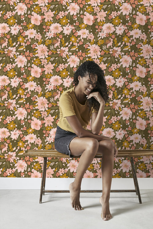 ESTAhome behang bloemen vergrijsd olijfgroen, zacht roze en okergeel - 50 x 900 cm - 130928 - vtwonen shop