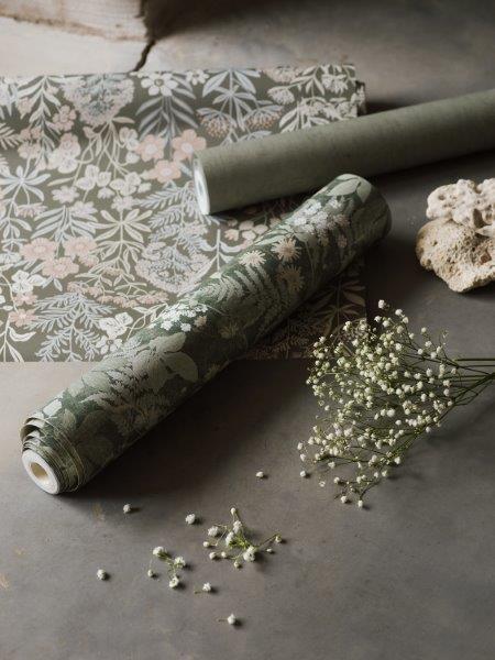 Borastapeter behang veldbloemen roze, vergrijsd groen en bruin - 53 cm x 10.05 m - 660349 - vtwonen shop