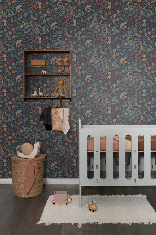 ESTAhome behang bloemen en vogels donkerblauw, roze en groen - 53 cm x 10.05 m - 139870 - vtwonen shop