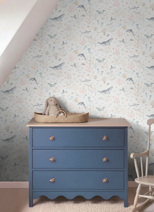 ESTAhome behang onderwaterwereld beige en vergrijsd blauw - 50 x 900 cm - 131261