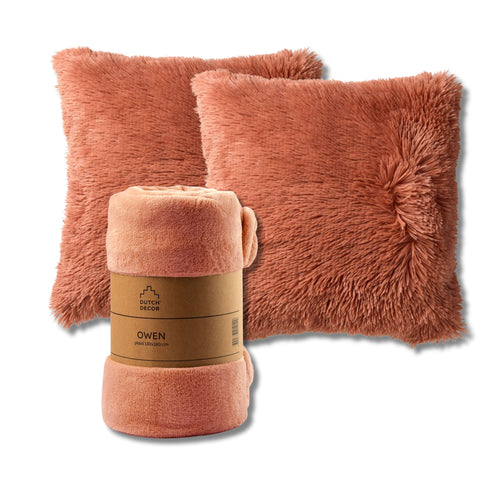 Dutch Decor - VOORDEELSET - 3-delig - Fluffy & Owen - 2 sierkussens 45x45 cm - 1 plaid 130x160 cm - roze - vtwonen shop
