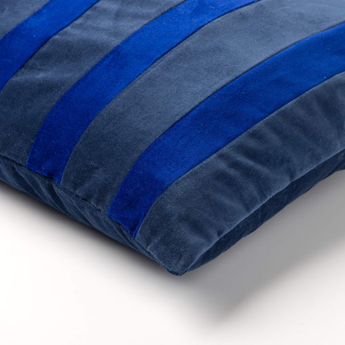 VENICE - sierkussen 40x60 cm - fluweel - gestreept - Insignia Blue - blauw