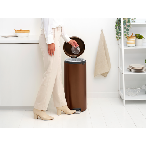 Brabantia NewIcon Pedaalemmer, 30 liter, kunststof binnenemmer - Warm Bronze