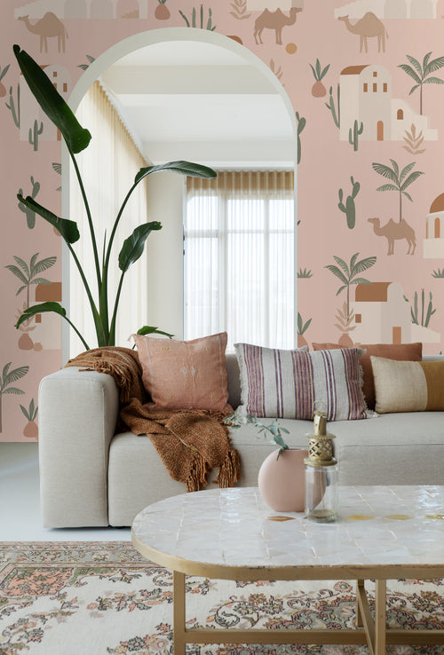 ESTAhome fotobehang kamelen en cactussen zacht roze, terracotta en groen - 200 x 279 cm - 159295 - vtwonen shop