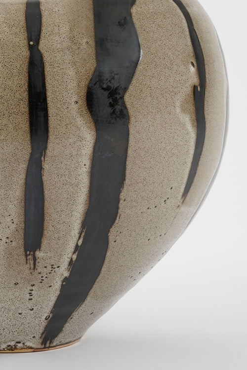 Mica Decorations Nanda Vaas - H24 x Ø27 cm - Keramiek - Bruin - vtwonen shop