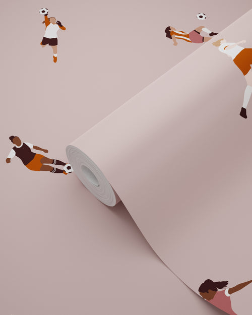 ESTAhome behang voetbalspeelsters terracotta roze - 50 x 900 cm - 131284 - vtwonen shop