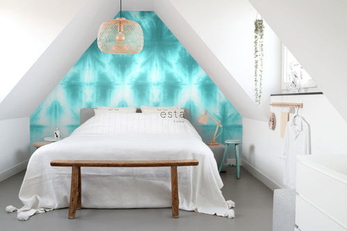 ESTAhome fotobehang wandvullend tie-dye shibori motief intens turquoise - 100 x 279 cm - 158822 - vtwonen shop
