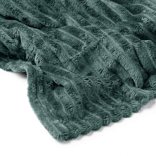 Dutch Decor - VOORDEELSET - 3-delig - Mart & Marthy - 2 sierkussens 45x45 cm - 1 plaid 140x180 cm - groen - vtwonen shop