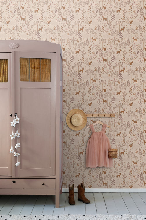 ESTAhome behang bos met bosdieren lila roze - 53 cm x 10.05 m - 131228