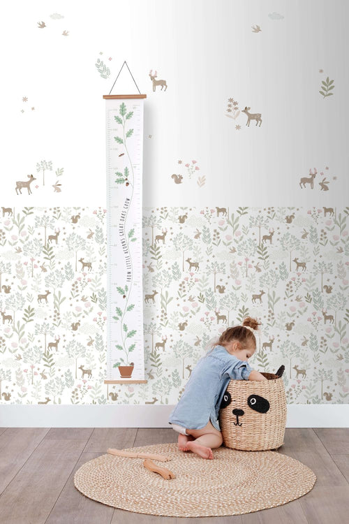 ESTAhome behang bos met bosdieren groen en roze - 53 cm x 10.05 m - 139519