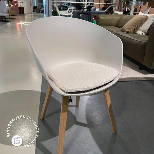 Nolon Fem Stoelkussen Bouclé Beige - vtwonen shop