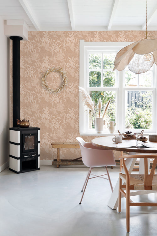 ESTAhome behang tropische bladeren terracotta roze - 50 x 900 cm - 139889 - vtwonen shop