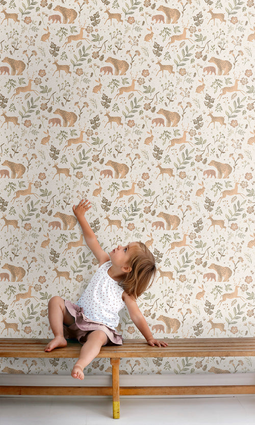 ESTAhome behang bos met bosdieren gebroken wit en beige - 53 cm x 10.05 m - 139525