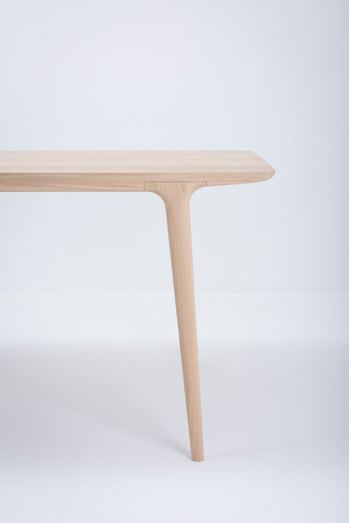 Gazzda Fawn Table Houten Eettafel - 220 x 90 cm - Whitewash Eiken