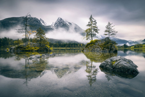 Sanders & Sanders fotobehang berglandschap grijs, groen en wit - 375 x 270 cm - 601018