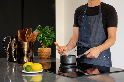 Dutchdeluxes Keuken -en Barbecue - schort met 5 zakken - Blauw denim - vtwonen shop