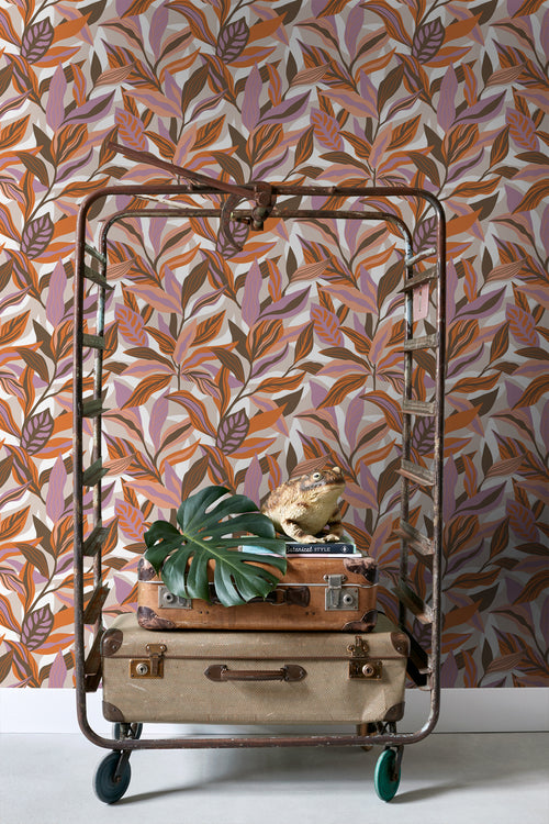 ESTAhome behang tropische bladeren oranje, paars en roze - 50 x 900 cm - 131042 - vtwonen shop