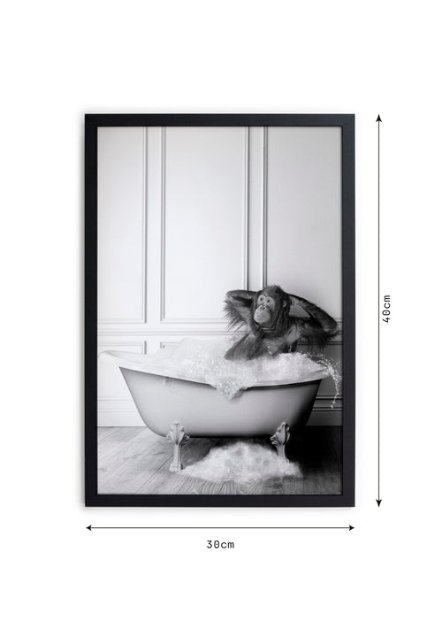 Zwarte lijst met kader 40x30 Orang-oetan bad - vtwonen shop