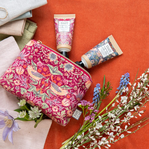 William Morris At Home - Strawberry Thief Handverzorgingsset | Patchouli & Rode Bes | 2 x 30 ml