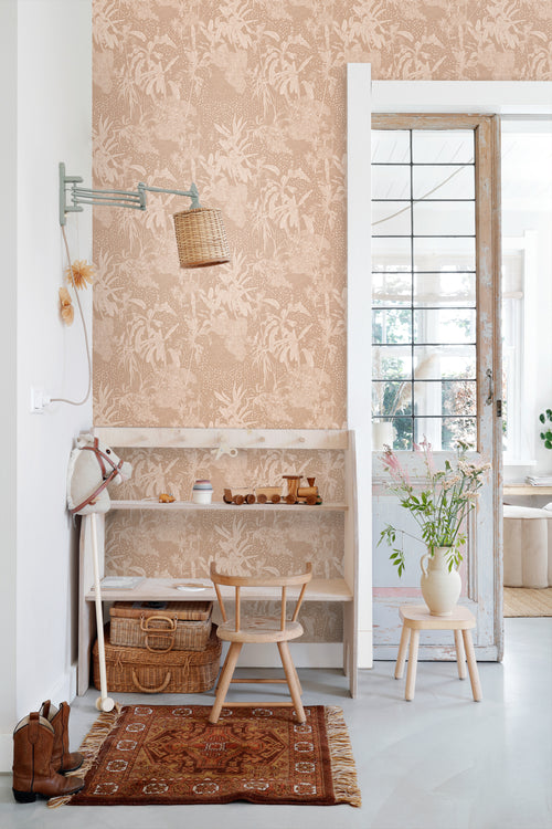 ESTAhome behang tropische bladeren terracotta roze - 50 x 900 cm - 139889 - vtwonen shop