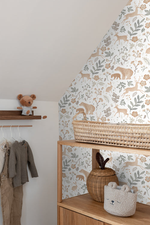 ESTAhome behang bos met bosdieren vergrijsd groen, beige en wit - 53 cm x 10.05 m - 139585