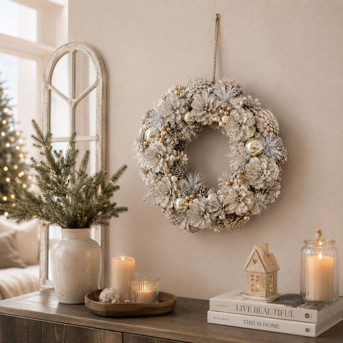 Mica Decorations Kerstkrans Hanley H9 x Ø45 cm - Deurkrans met Dennenappels - Kerst Krans Deur en Tafel - Multifunctionele Kerstversiering - Wit