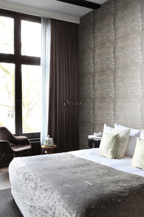 Origin Wallcoverings behang grote verweerde roestige metalen platen met klinknagels industrieel grijs - 53 cm x 10.05 m - 337229 - vtwonen shop