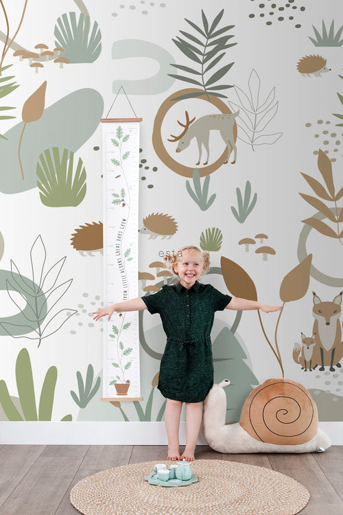 ESTAhome fotobehang bos met bosdieren vergrijsd groen en beige - 200 x 279 cm - 159256 - vtwonen shop