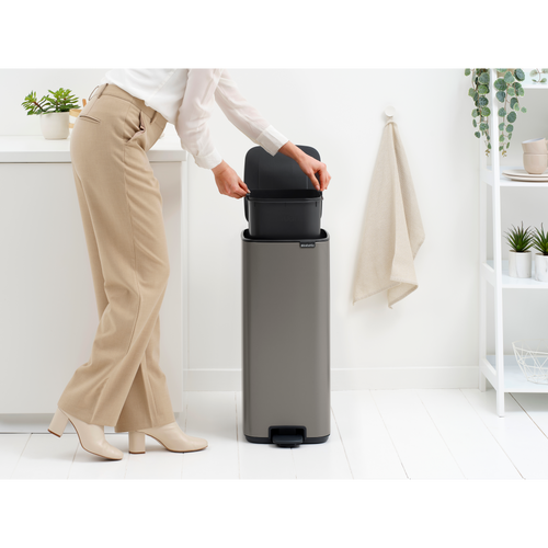 Brabantia Bo Pedaalemmer, 30 liter, stil sluitend, kunststof binnenemmer - Platinum