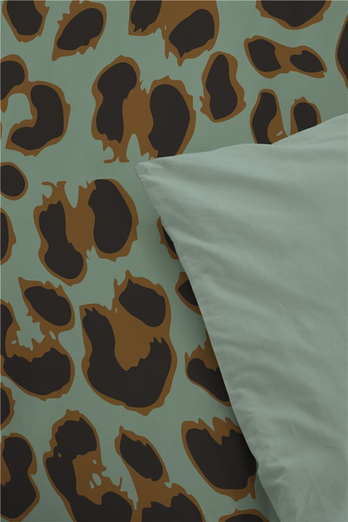 Byrklund - Dekbedovertrek Lazy Leopard - 240x220 cm - Groen - vtwonen shop