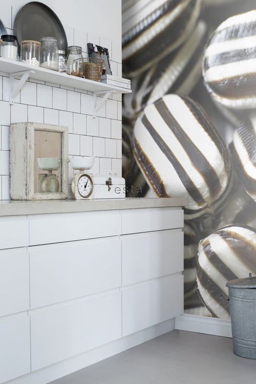 ESTAhome fotobehang snoep zwart en wit - 186 x 270 cm - 156509 - vtwonen shop