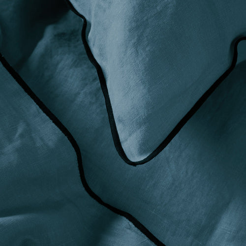 Madura Dekbedovertrek Carlina olie en zwarte hommels 140x200 cm