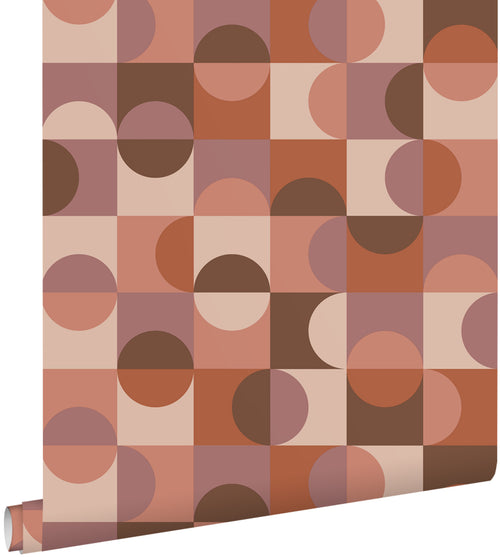 ESTAhome behang cirkels in Bauhaus stijl terracotta, paars en bruin - 50 x 900 cm - 131244 - vtwonen shop