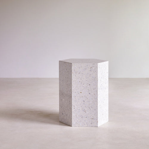 Tikamoon Hocker van wit premium terrazzo - Wit - vtwonen shop