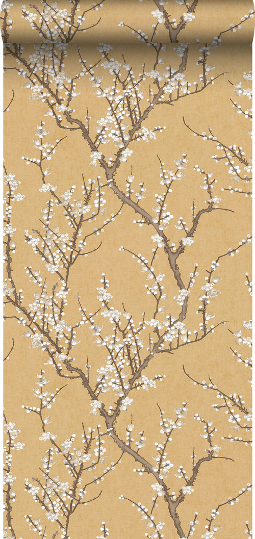 Sanders & Sanders behang bloesemtak okergeel en wit - 53 cm x 10 m - 640176 - vtwonen shop