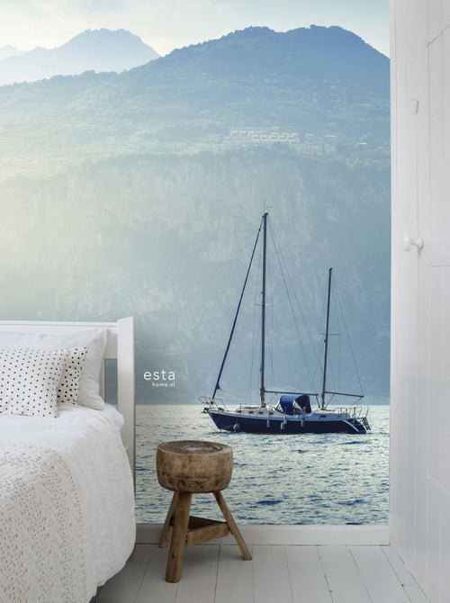 ESTAhome fotobehang zeilboot blauw - 186 x 279 cm - 158850 - vtwonen shop