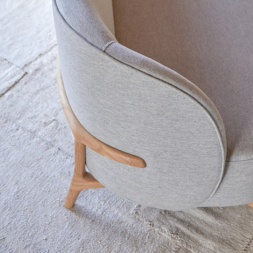 Tikamoon 3-zitsbank van massief eiken en grijze stof - Grijs - vtwonen shop