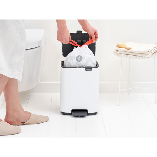 Brabantia Bo Pedaalemmer, 7 liter, stil sluitend, kunststof binnenemmer - White